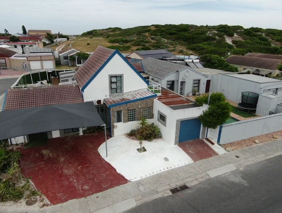 4 Bedroom Property for Sale in Wavecrest Western Cape